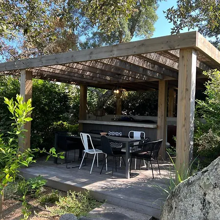 Pavillon De La Trinite * Porto-Vecchio (Corsica)