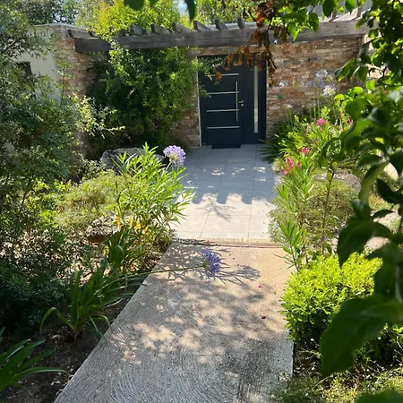 Pavillon De La Trinite * Porto-Vecchio (Corsica)