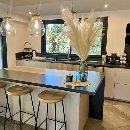 Pavillon De La Trinite *