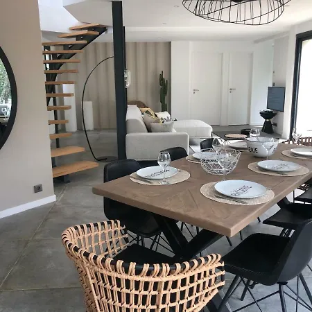 Pavillon De La Trinite