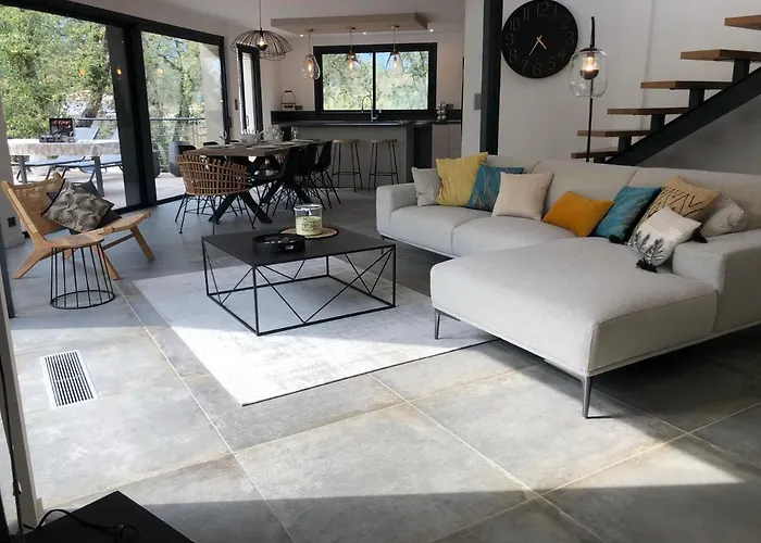 Pavillon De La Trinite * 维琪奥港