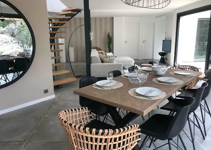 Pavillon De La Trinite